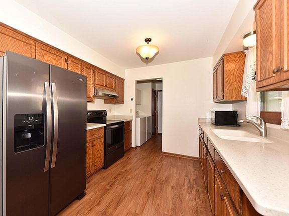 5th image of 106 Tamarack CIRCLE