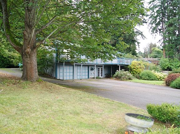 3rd image of 2852 NE Laurel Grove Ave