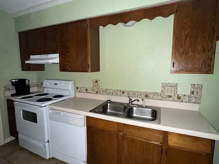 4250 Calallen Dr #3 — Photo 10