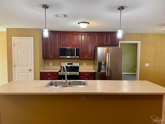 4th image of 1570 Woodlawn Way