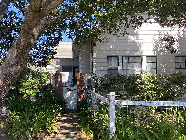 800 B St — Photo 1