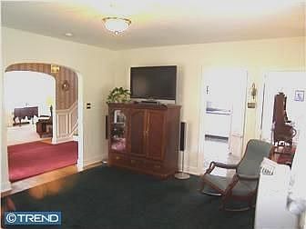 4th image of 404 N Augustine St