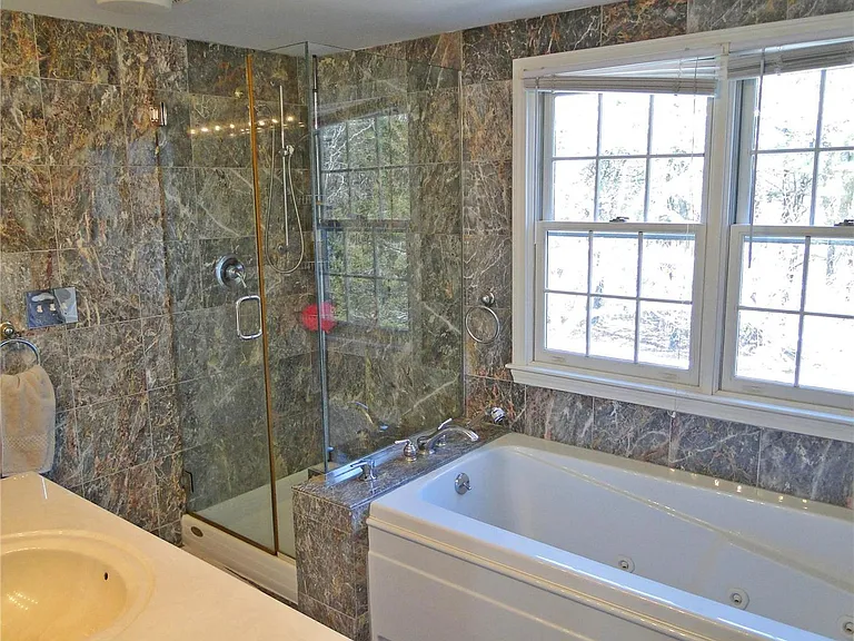 32 Niagara Ln — Photo 12