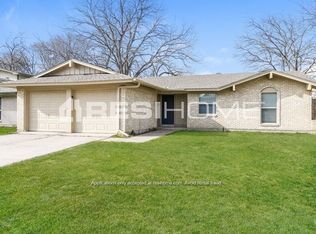 506 Hawthorne Ln, Grand Prairie, TX 75052