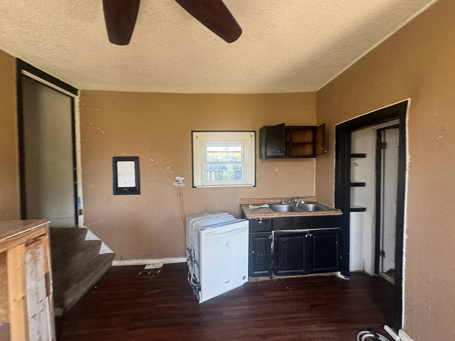 2 bed, 940 sqft, $899 — Photo 2