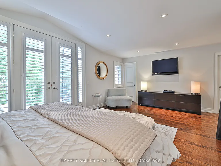 44 Churchill Ave — Photo 30