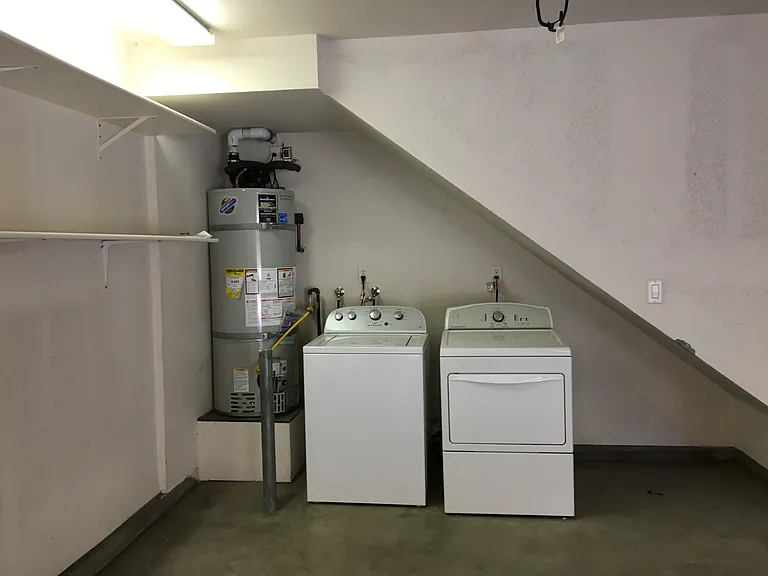 Almond Rd — Photo 15