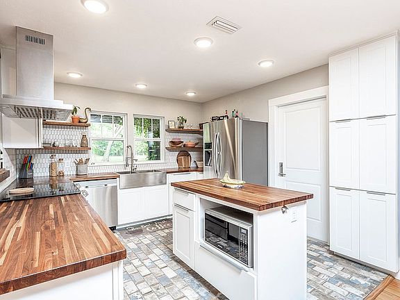 2nd image of 20518 NW 55th Dr