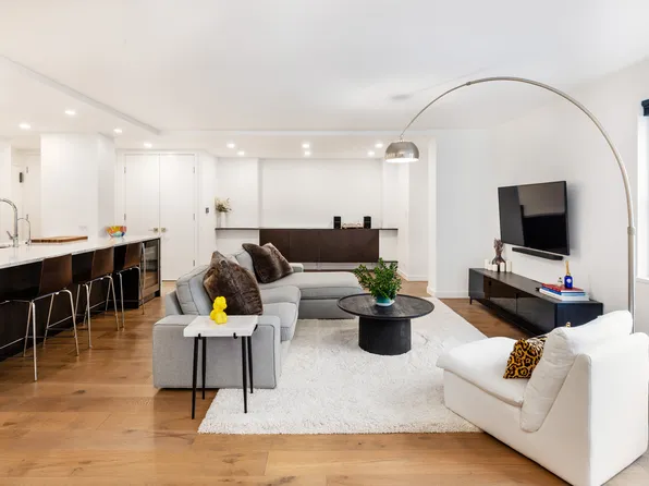 201 East 66th Street image 1 of 9