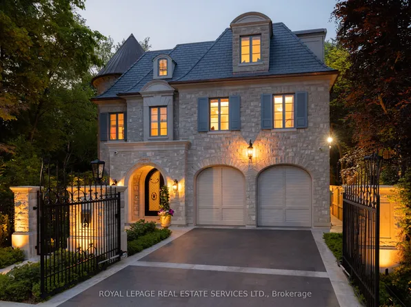 221 Forest Hill Rd, Toronto, ON M5P 2N3