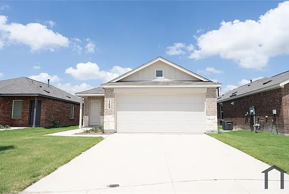 4 bed, 1656 sqft, $2,500 — Photo 1