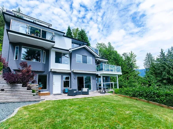 1241 Coleman St, North Vancouver, BC V7K 3C2