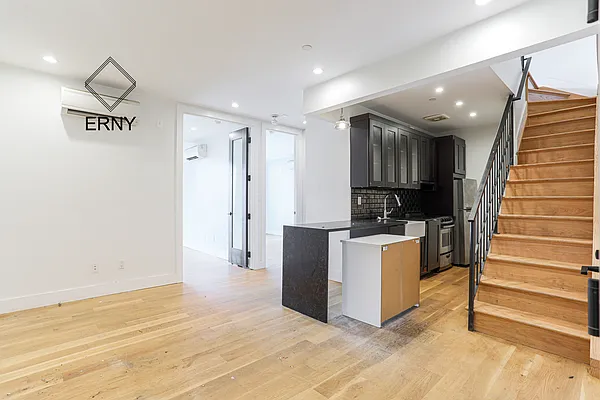 Rented by ERNY LLC | media 24