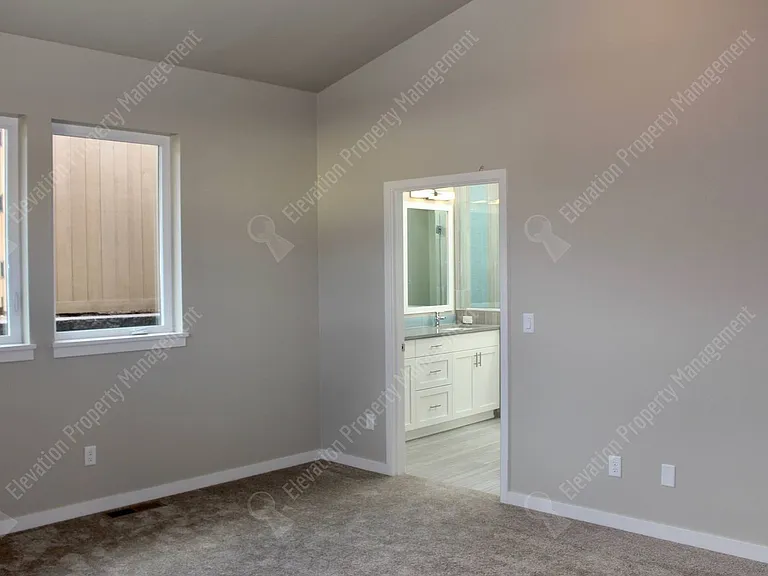 3038 NW Clearwater Dr — Photo 12