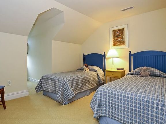 4th image of 8 Bellcourt Place