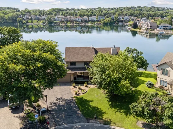 15813 Highview Dr, Apple Valley, MN 55124