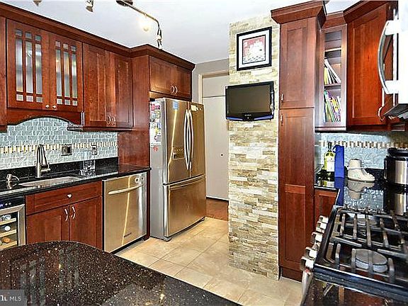 3rd image of 4620 N Park Ave APT 1101