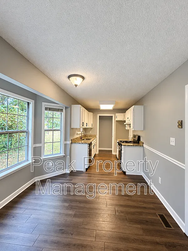 3 bed, 2.0 bath, 1146 sqft, $1,895 — Photo 3