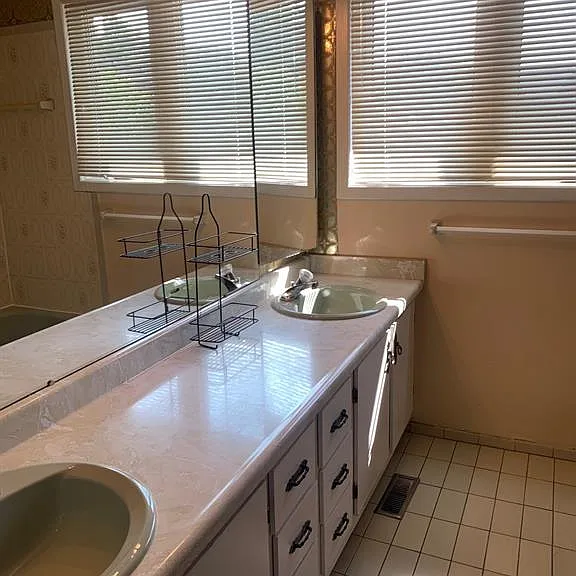 2383 Parkwood Ave — Photo 11