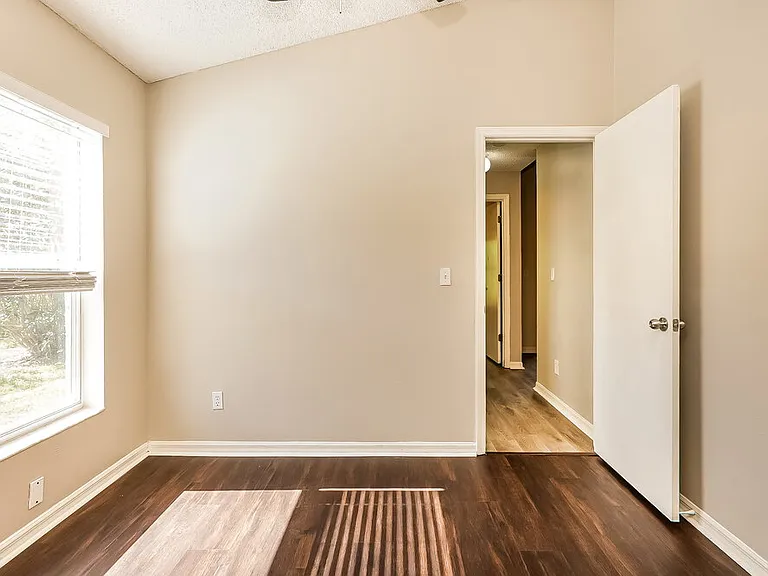 1289 Himalayan Ct — Photo 10