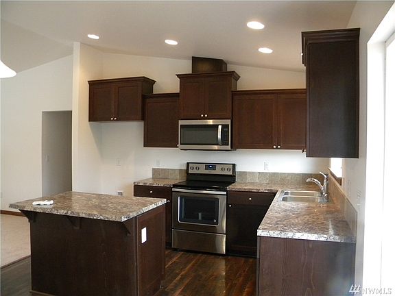 5th image of 218 W Satsop Dr