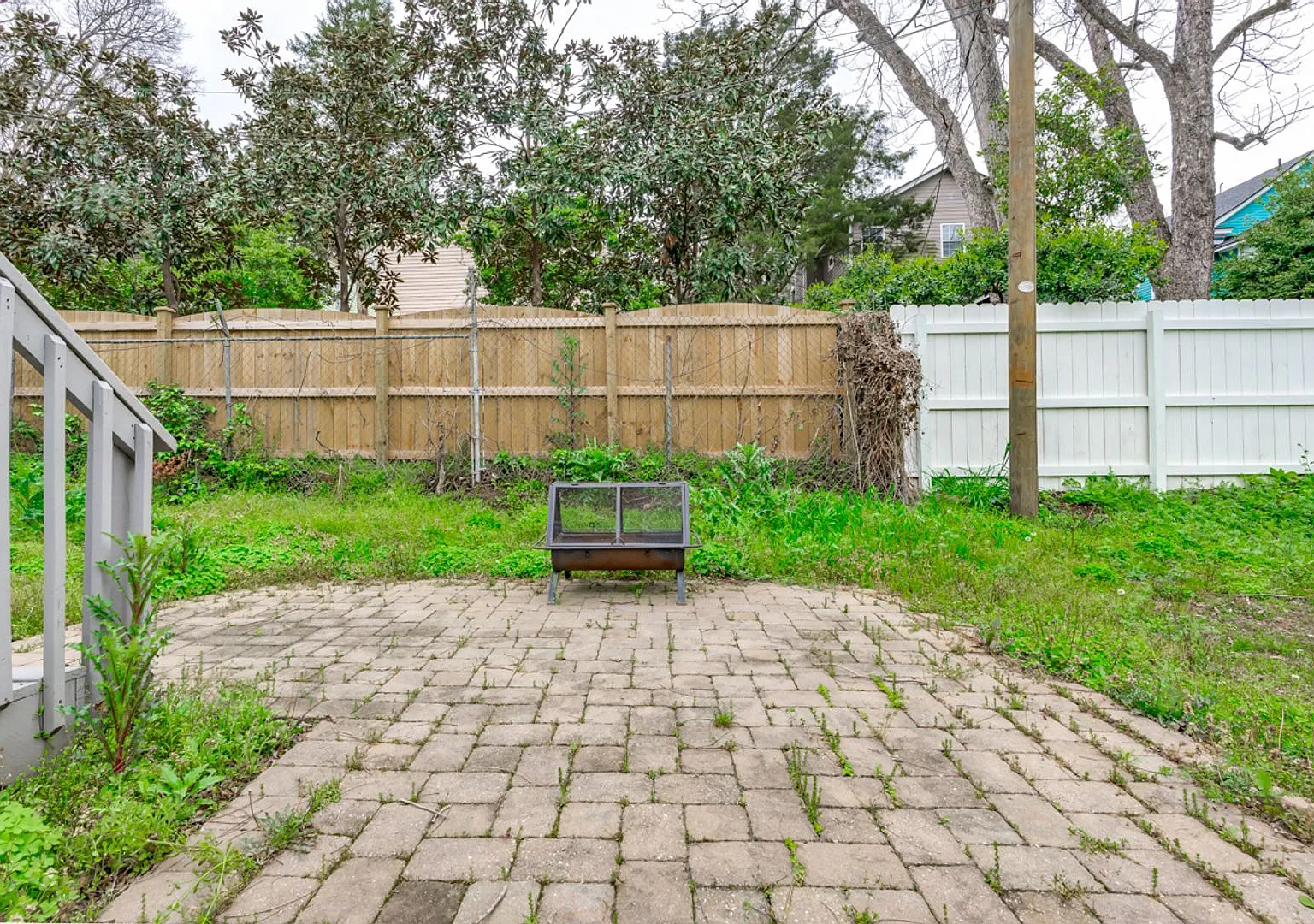 Pre-Leasing for the 27-28 School Year! - Well established neighborhood in prime location — Photo 4