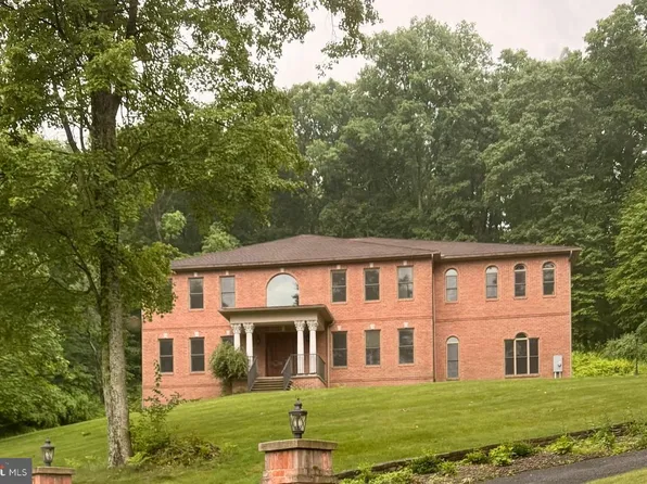 171 Manhasset Dr, Port Matilda, PA 16870