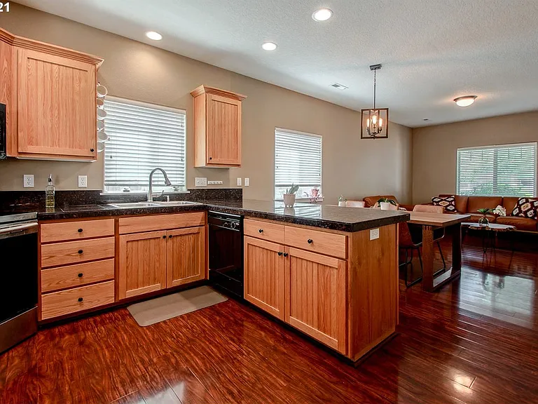 568 Donna Dr — Photo 11