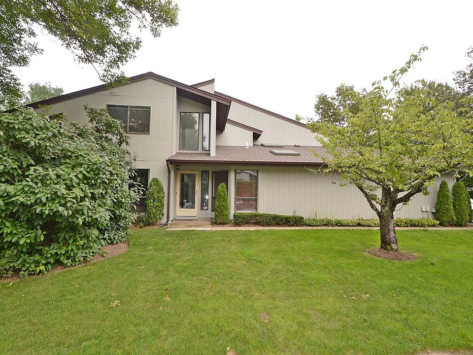 1st image of 89 Foxwood Dr