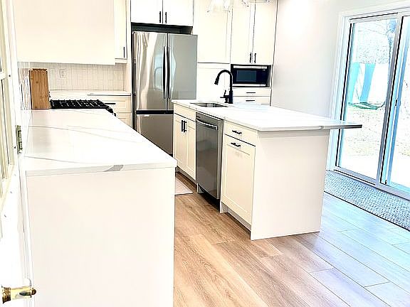 5th image of 107 Maple Dr