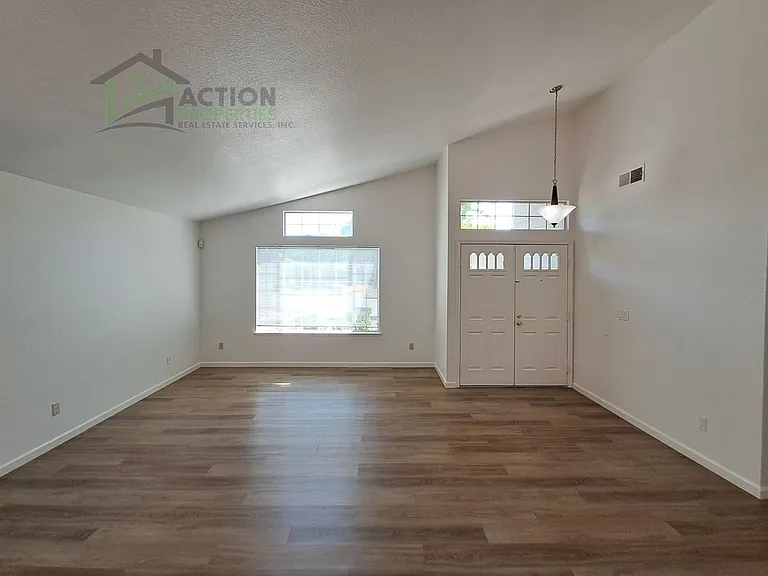 3835 Hunters Glen Pl — Photo 11