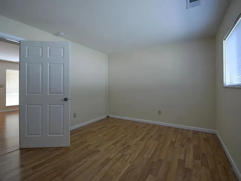 828 W Dixie St #6 — Photo 5