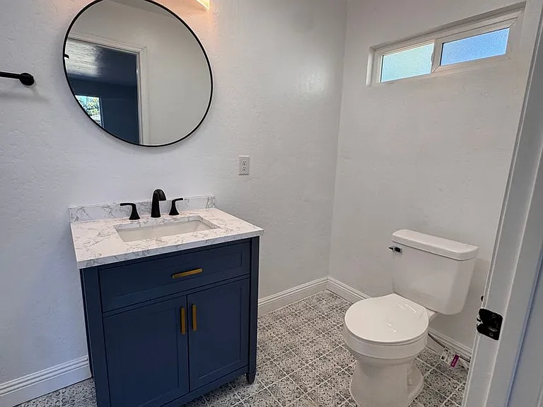 2719 E Norwich Ave — Photo 13