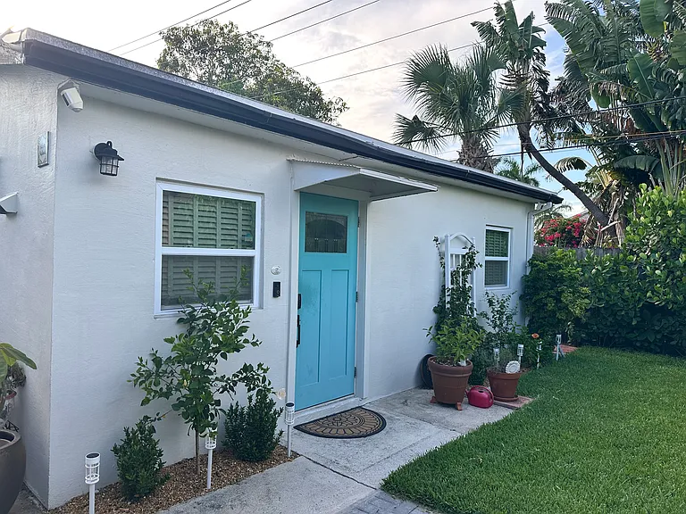 329 Nottingham Blvd — Photo 2