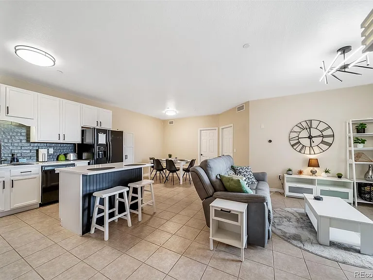 7292 S Blackhawk St #203 — Photo 4
