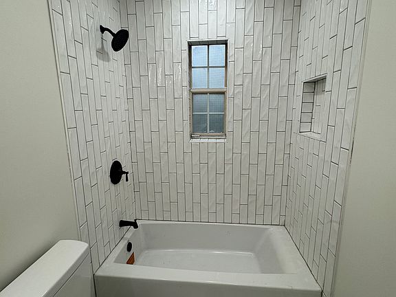 3rd image of 3925 Fairfax Dr