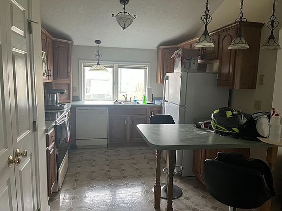 2nd image of 215 E College Ave #A
