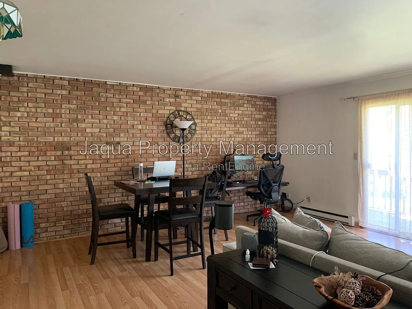 3 bed, 2.0 bath, 1000 sqft, $1,600 — Photo 2