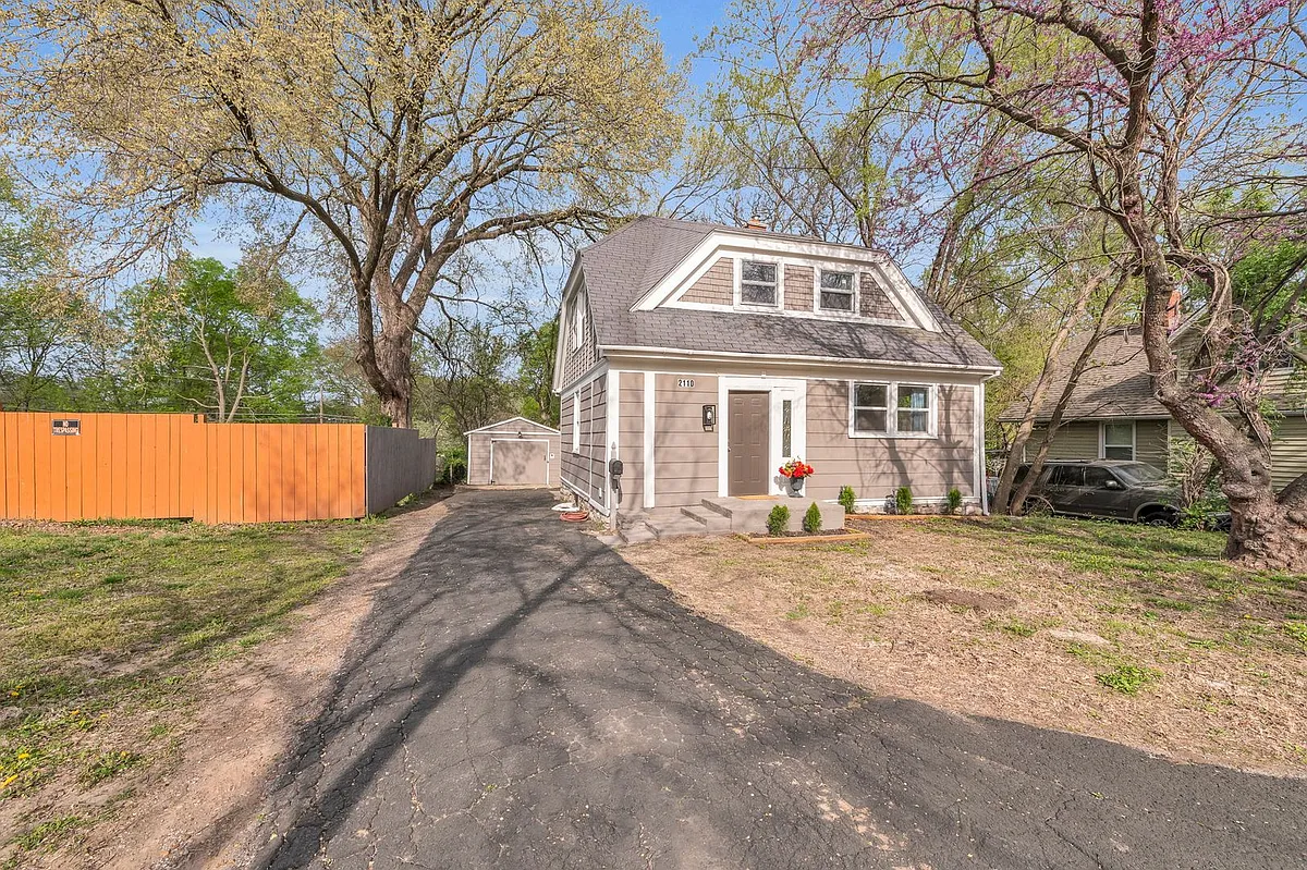 Building Photo - 2110 S Sterling Ave