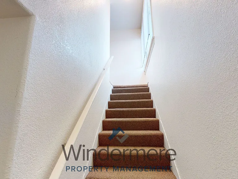 210 & 212 W Whitman Dr — Photo 3