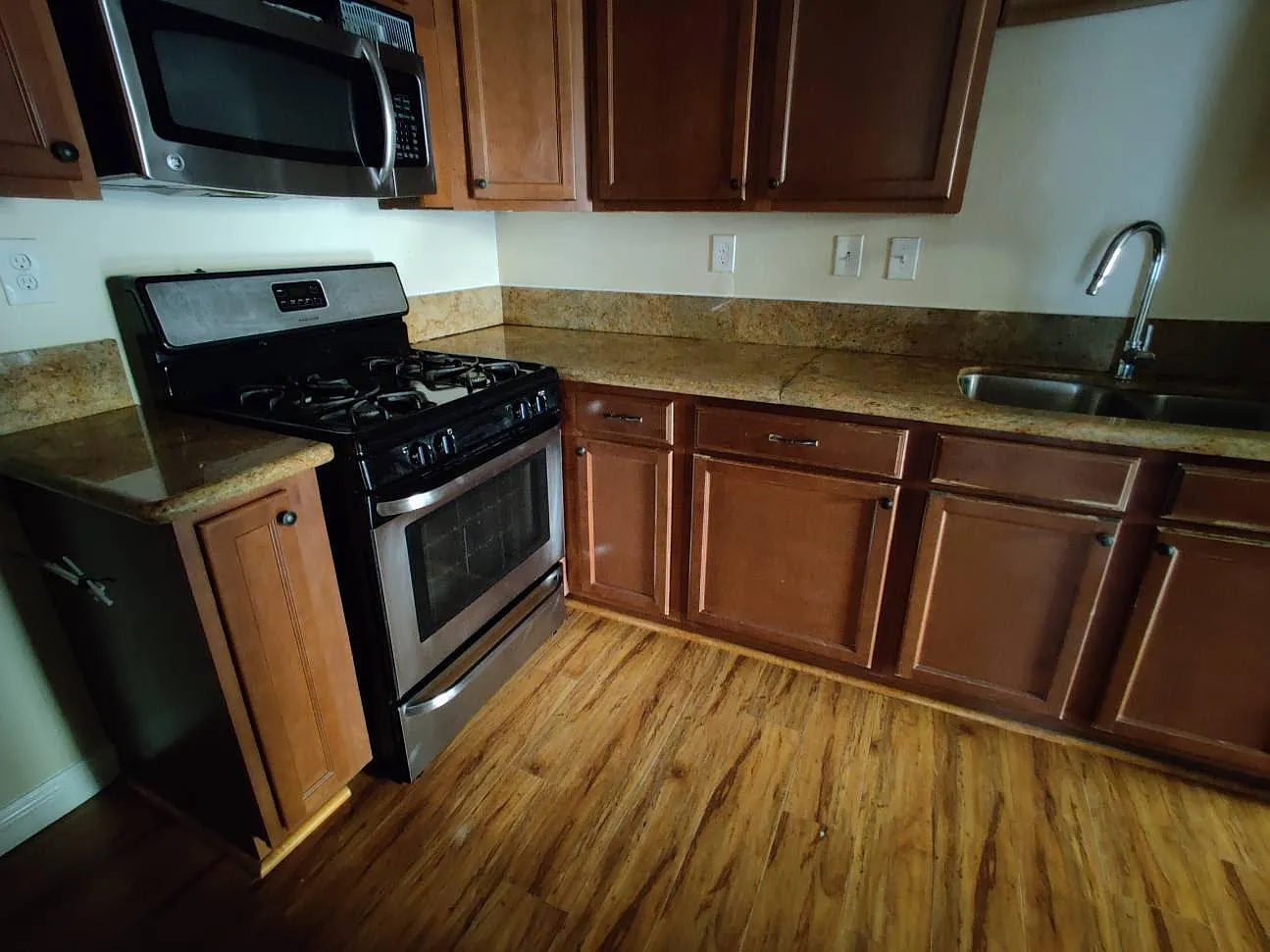 3 bed, 2.5 bath, 1512 sqft, $2,850 — Photo 2