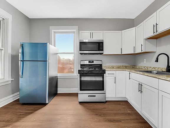 3rd image of 5466 W Cortez St #1