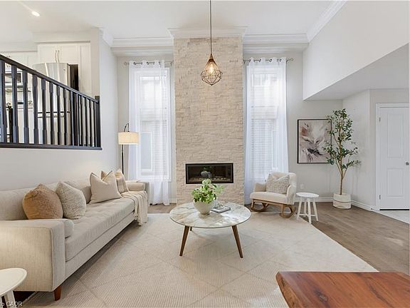 4th image of 251 Cranbrook St