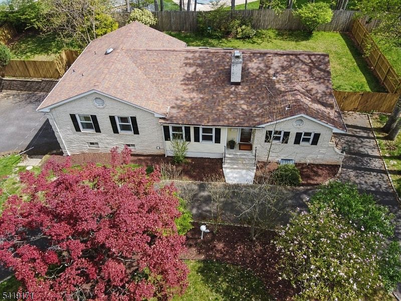 1st image of 210 Florence Ave N