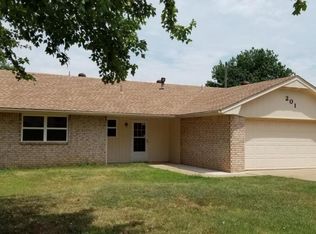 201 E Walnut St, Noble, OK 73068