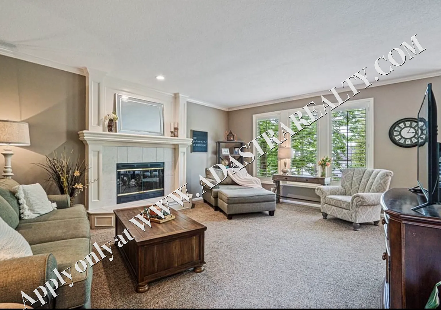 Beautiful 2 Story 4 Bed 5 Bath Home in Overland Park-Available NOW!! — Photo 4