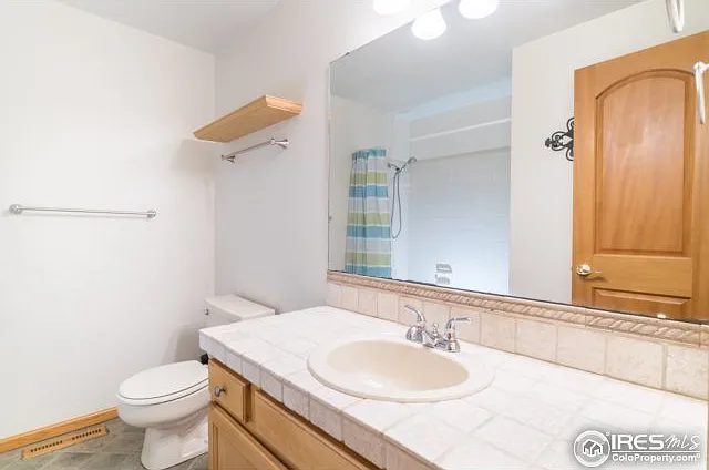 1689 Geneva Cir — Photo 14