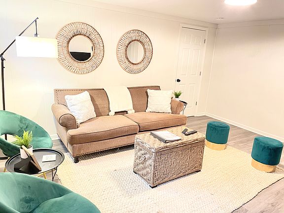 4th image of 109 E Glenwood Ave #2