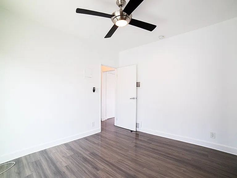 319 N Heliotrope Dr #2 — Photo 10