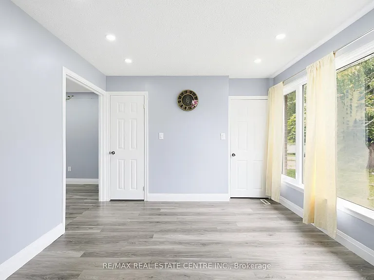 33 Garside Cres #MAIN — Photo 13
